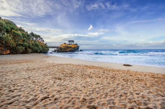 10 Wisata Pantai di Jogja yang Wajib Dikunjungi